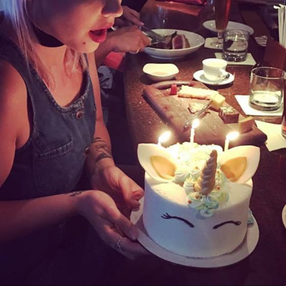 Meet your Posher, Elizabeth